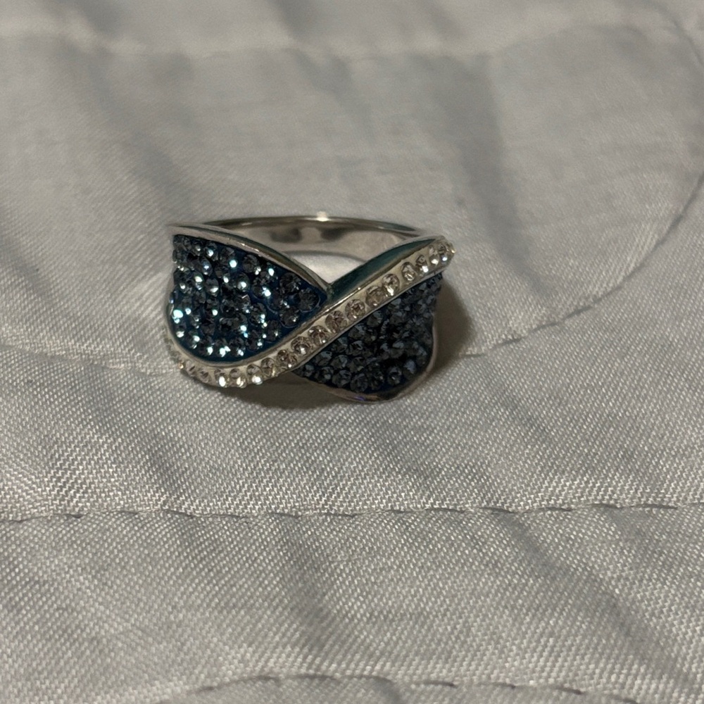 Sparkling Silver and Blue Gemstone Ring Size 7